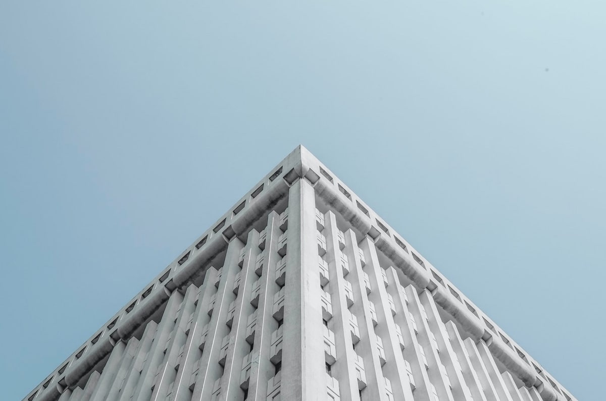 意甲媒体透露：米兰今夏中场补强首选格雷茨卡，次选是萨索洛的科内